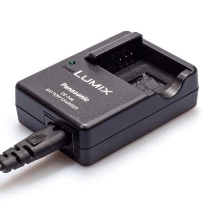 Зарядное устройство Panasonic DE-A46 для аккумулятора Panasonic CGA-S007E/DMW-BCD10