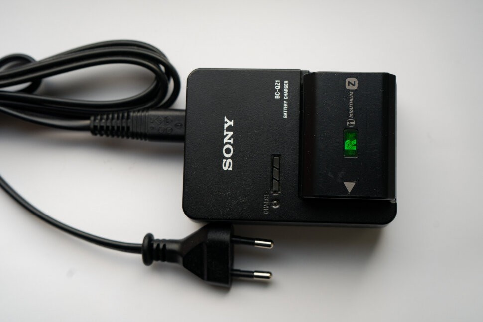 Зарядное устройство Sony BC-QZ1 для аккумулятора Sony NP-FZ100