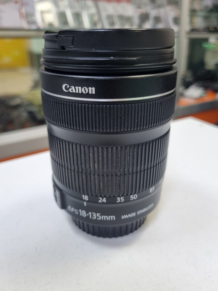 Canon EF-S 18-135mm f/3.5-5.6 IS STM