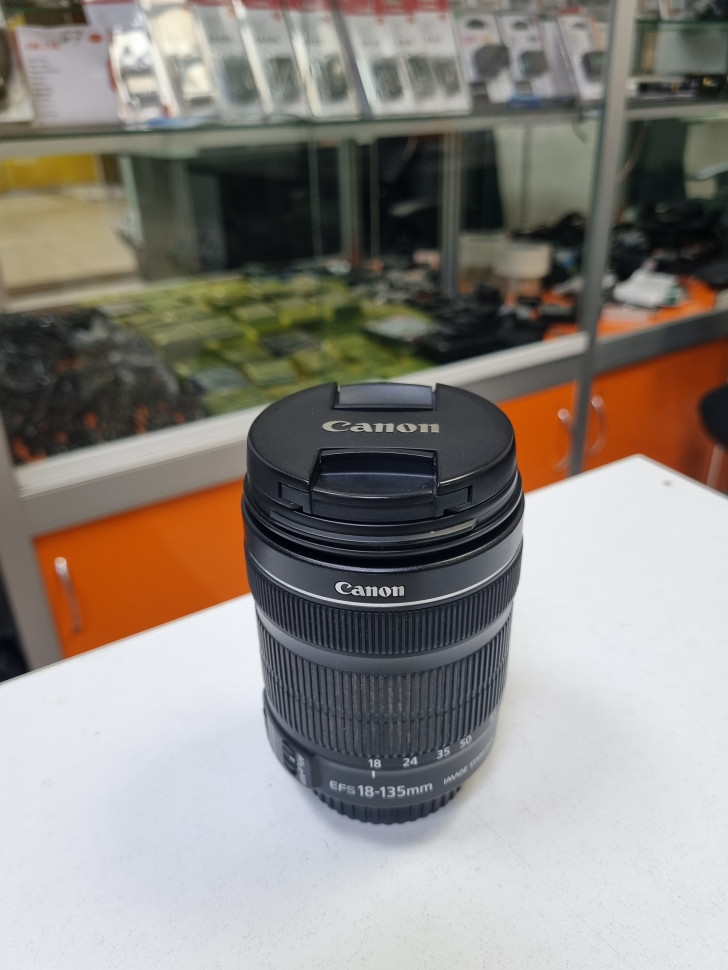 Canon EF-S 18-135mm f/3.5-5.6 IS STM